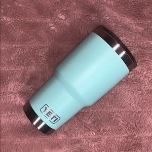 30 oz Yeti Rambler